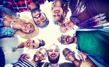 Diversity in social interactions boosts addiction recovery