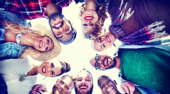 Diversity in social interactions boosts addiction recovery