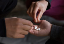 Teens in danger as opioid use creates heroin addiction risk